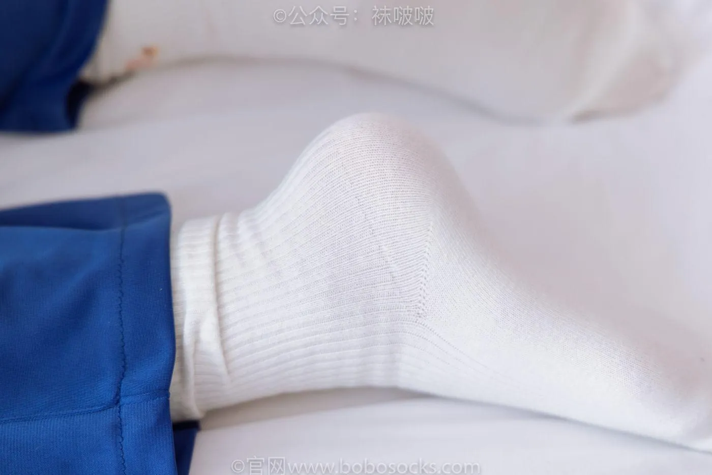 [BoBoSocks袜啵啵]NO.042 砂糖-校服、板鞋、白棉袜、油亮白丝 [139P]插图6